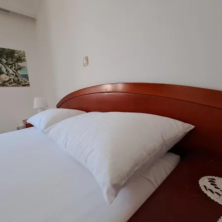 Emma Affittacamere Zara